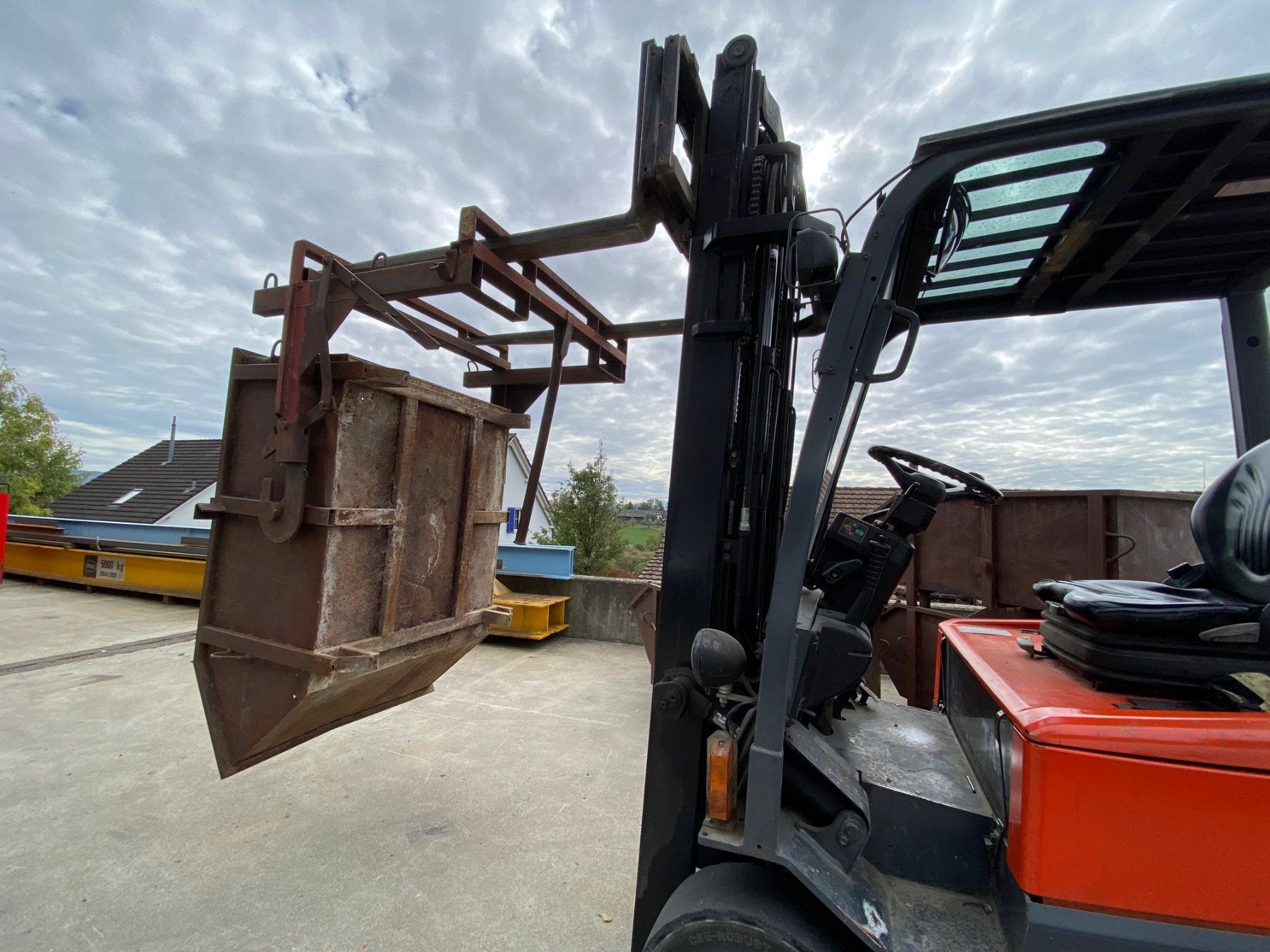 Camions-bennes: Schuttmulden mit Kippgerät im Set – D'occasion à Weiningen TG par TTW_GmbH 4