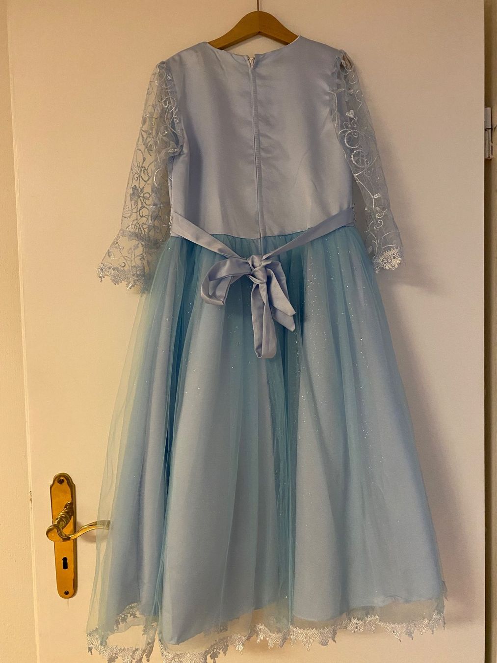 Vestiti & Gonne: blaues Festkleid Mädchen – Usato da Speicherschwendi venduto da ChHW 1