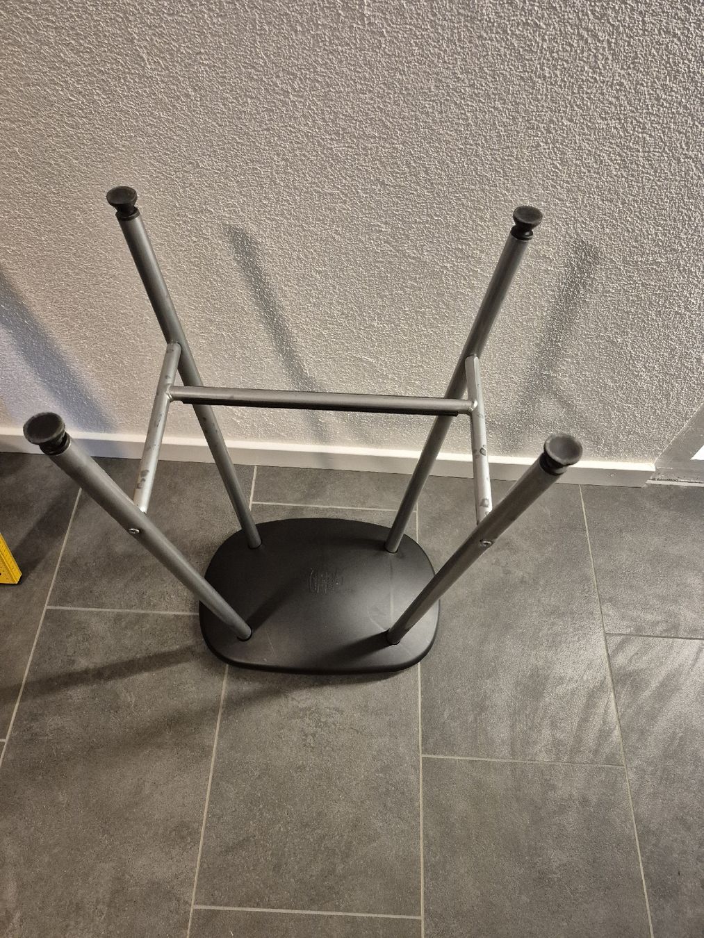 Ikea Sgabelli: Schwarzer Barhocker/Hocker, Sitzhöhe 61cm, stabil und leicht – Usato da La Neuveville venduto da Vestiaire_2011 3