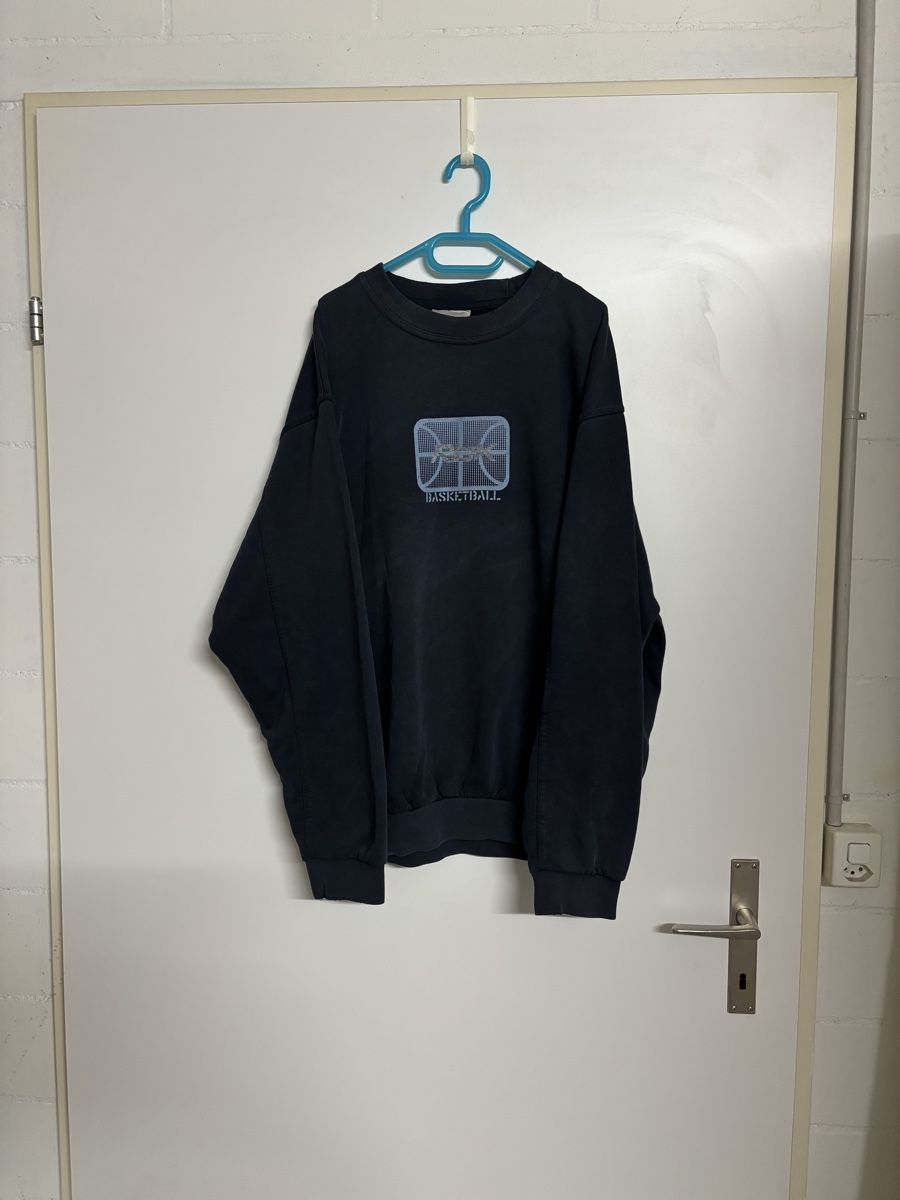 Reebok Pulls & Sweat-shirts: Pullover Dunkle Farbe Grösse L Basketball Motiv – D'occasion à Langenthal par mic_r7gc