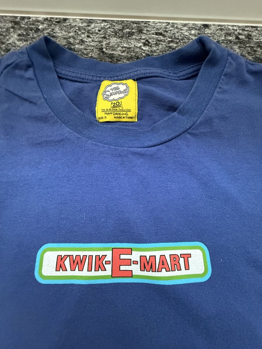 Raf Simons T-shirt: Maglietta blu Simpsons Kwik-E-Mart taglia S – Usato da Roveredo GR venduto da ang_cc9l 1
