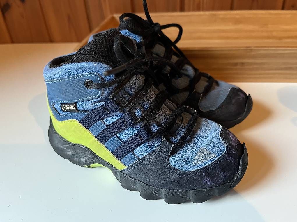 Scarpe per ragazzi: ADIDAS terrex Gr. 25 – Usato da Zizers venduto da Sahu1