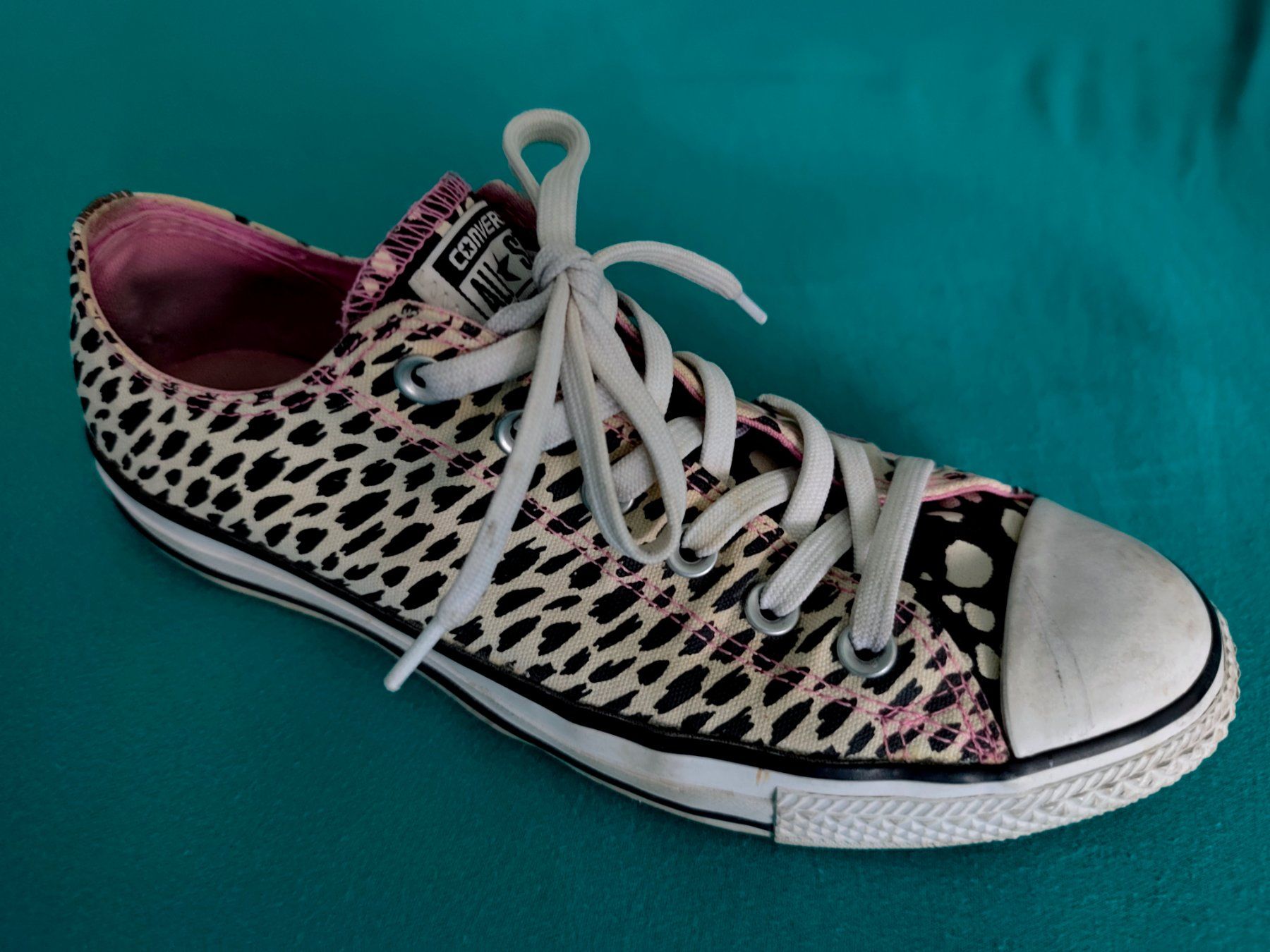 Converse Damenschuhe: Schöne Converse Turnschuhe gemustert Grösse 41.5 – Gebraucht aus kloten von Docsgirl 3