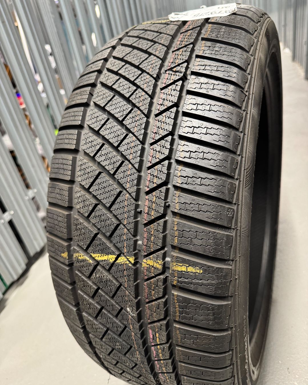 Continental Pneus & Kompletträder: 255/40 R20 Neu Continental Winter – Neu (gemäss Beschreibung) aus Zürich von tBBBBBBBBB 1