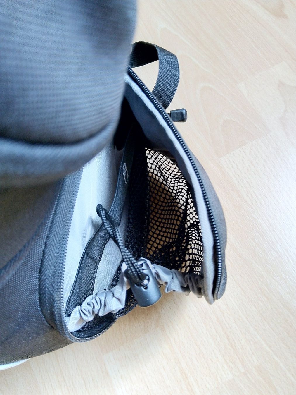 Hama Zaini: Fotorucksack HAMA Daytour 230 4-Side Loader Backpack – Usato da Romanshorn venduto da Stubsinator 9