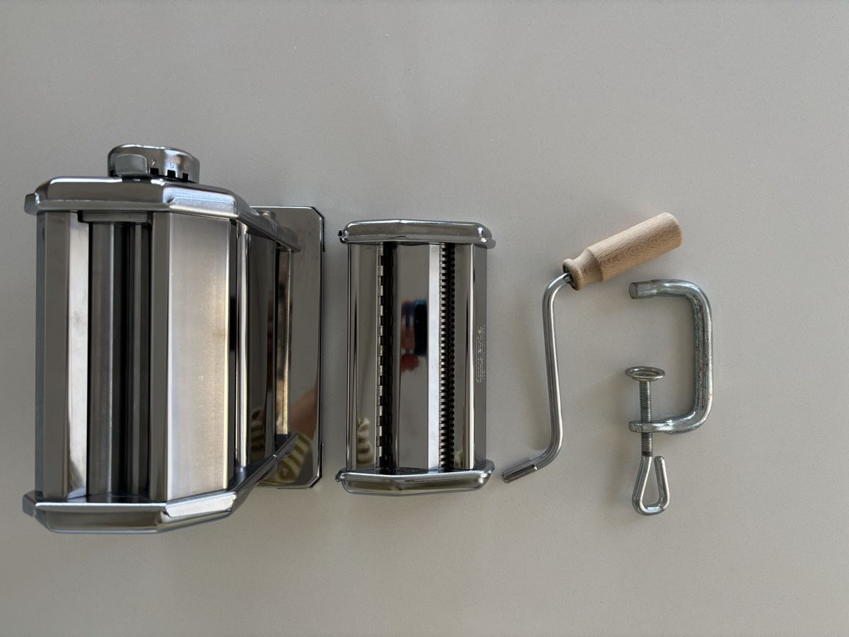 Appareils de cuisine: Machine à pâtes Imperia, chrome – D'occasion à Lausanne par HelenaK