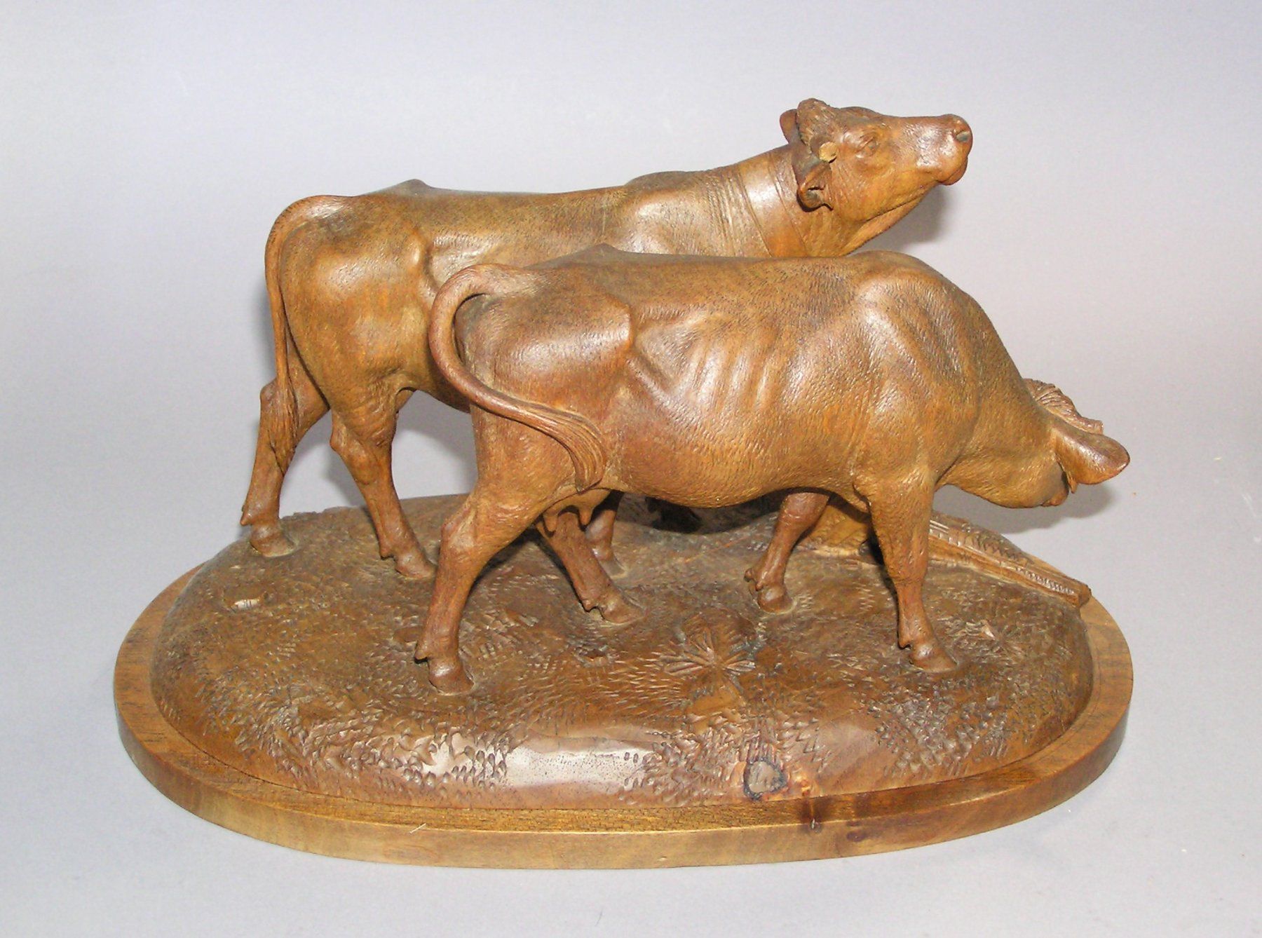 Sculture & Statue: ANTIKE FEIN GESCHNITZTE BRIENZER KÜHE BRIENZ – Usato da Grenchen venduto da Antique-hunter 2
