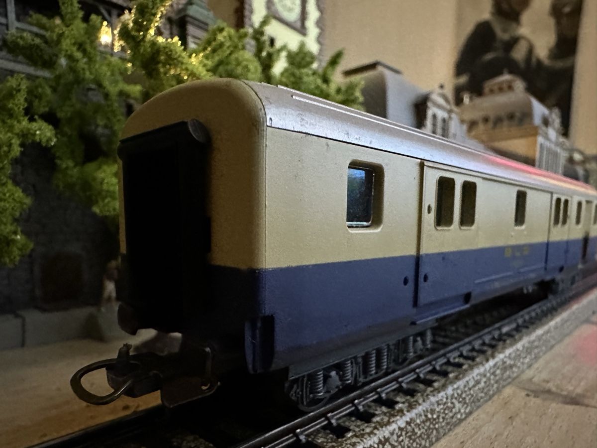 Lima Modelleisenbahnen: Lima BLS Postwagen – Gebraucht aus Lupsingen von New-Haven