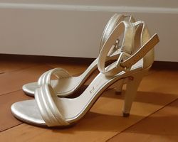 Elegante, goldene UNISA Sandalen, Gr. 38 NEU Preis 150.-