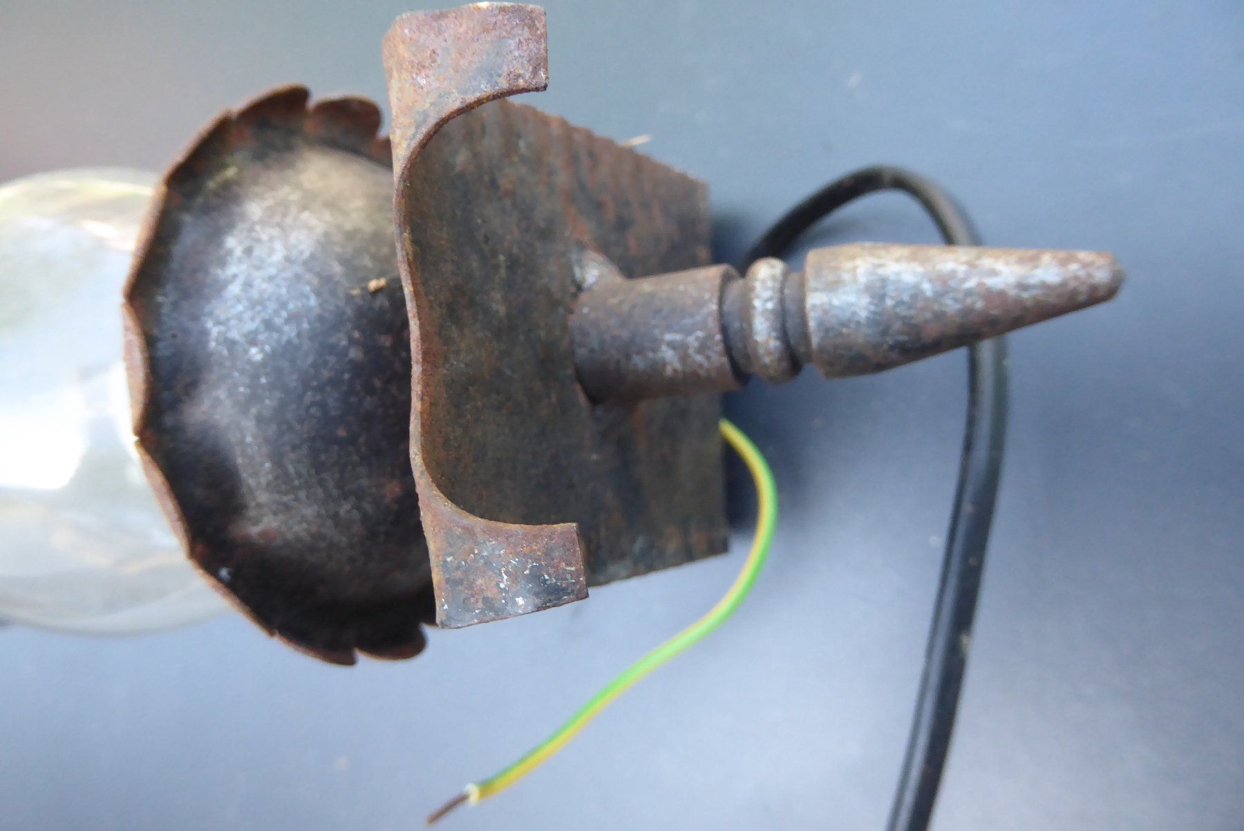 Lampade: Antike Wandlampe mit Glas elektrisch – Usato da Sargans venduto da Benziner 3