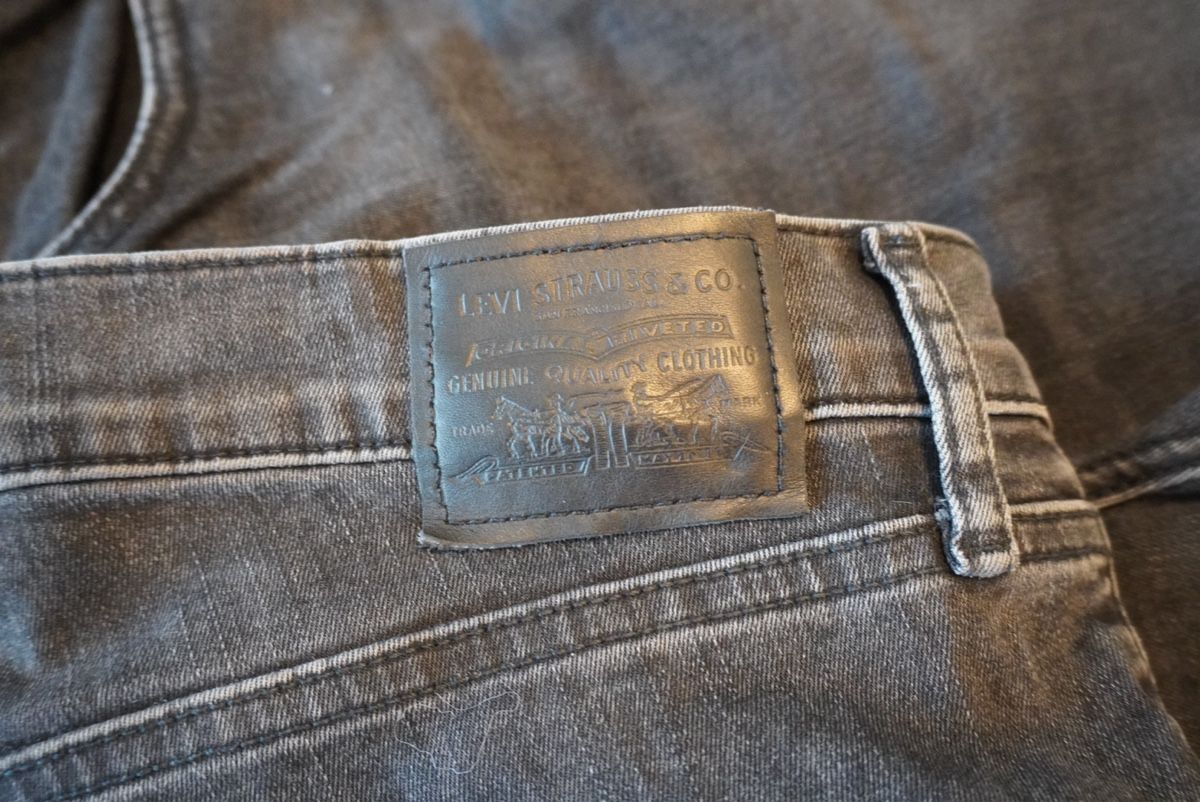 Levi's Jeans: Schwarze Levis Jeans, Grösse 32x29 – Gebraucht aus Lenzburg von selabella 2