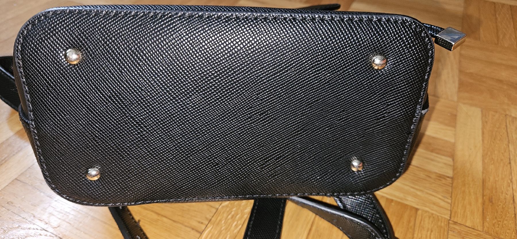 Guess Borse da donna: sac à dos guess – Nuovo (secondo la descrizione) da la tour-de-peilz venduto da Hibou82 5