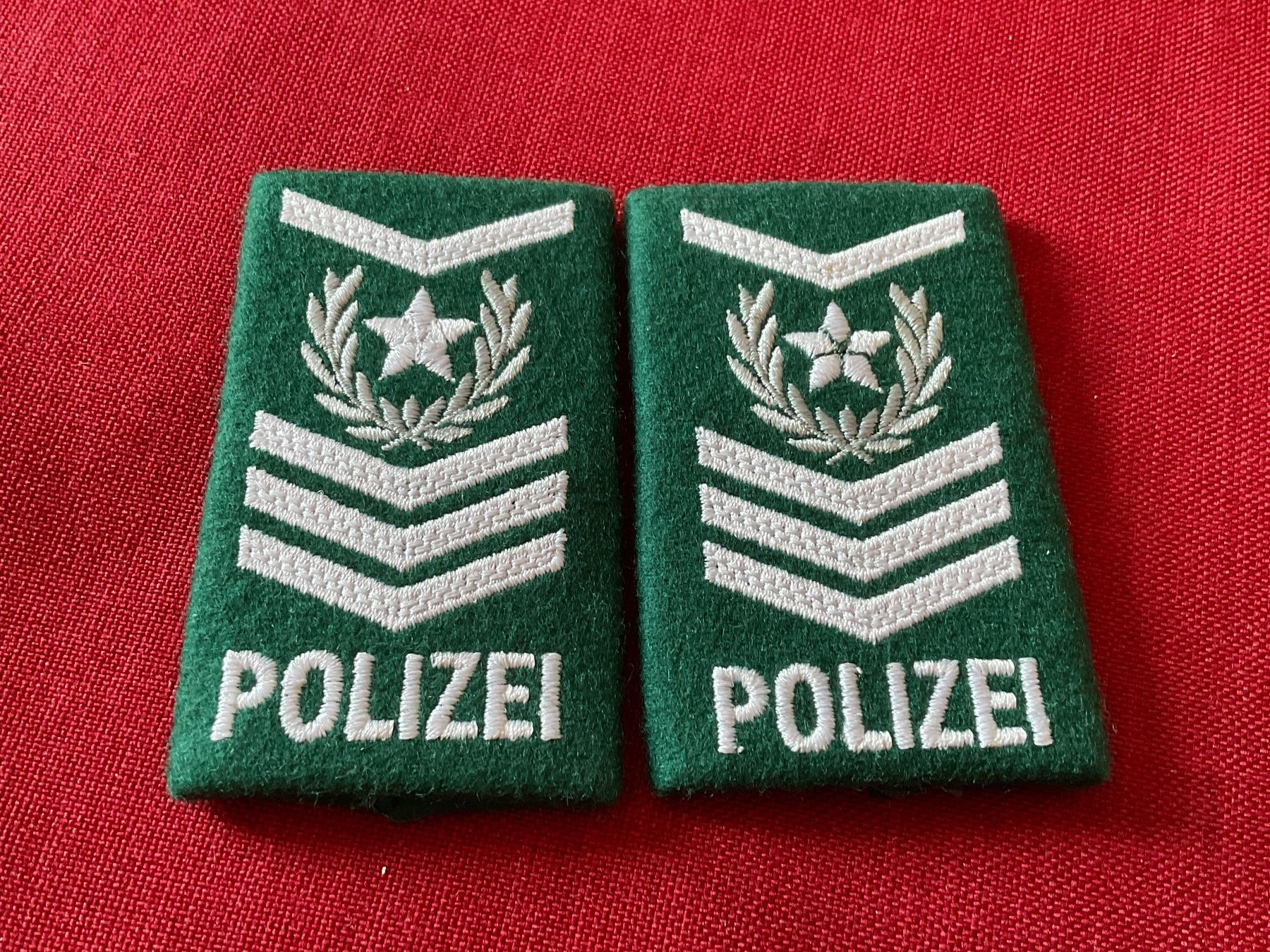 Placchette & Badge: Vintage Polizei Epauletten – Usato da Lugano venduto da Persepolis