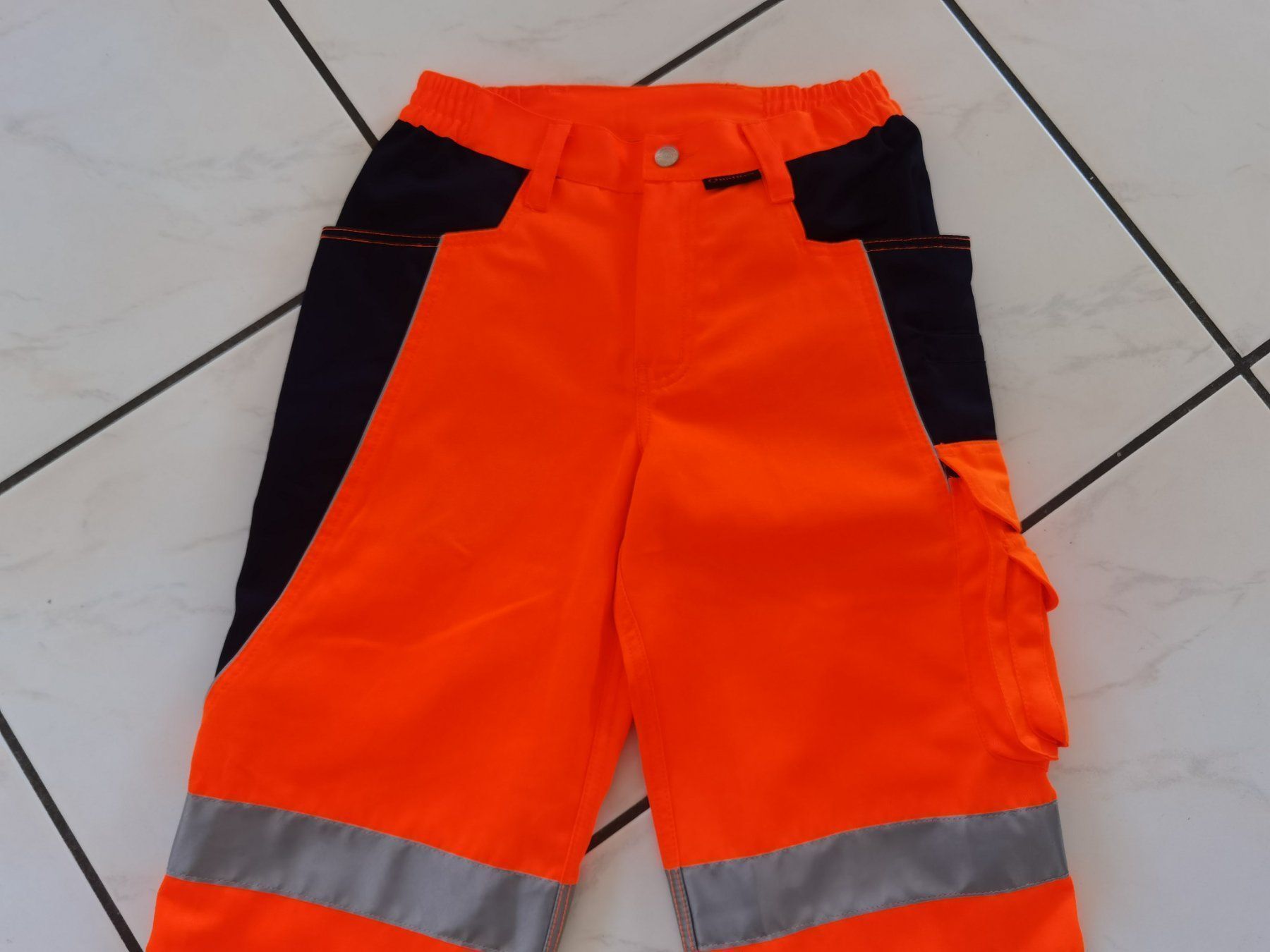 Pantaloni: Qualitex PRO Warnschutz Arbeitsshorts Gr. 42 – Nuovo e nell'imballaggio originale da Uerkheim venduto da Kaufoption 2