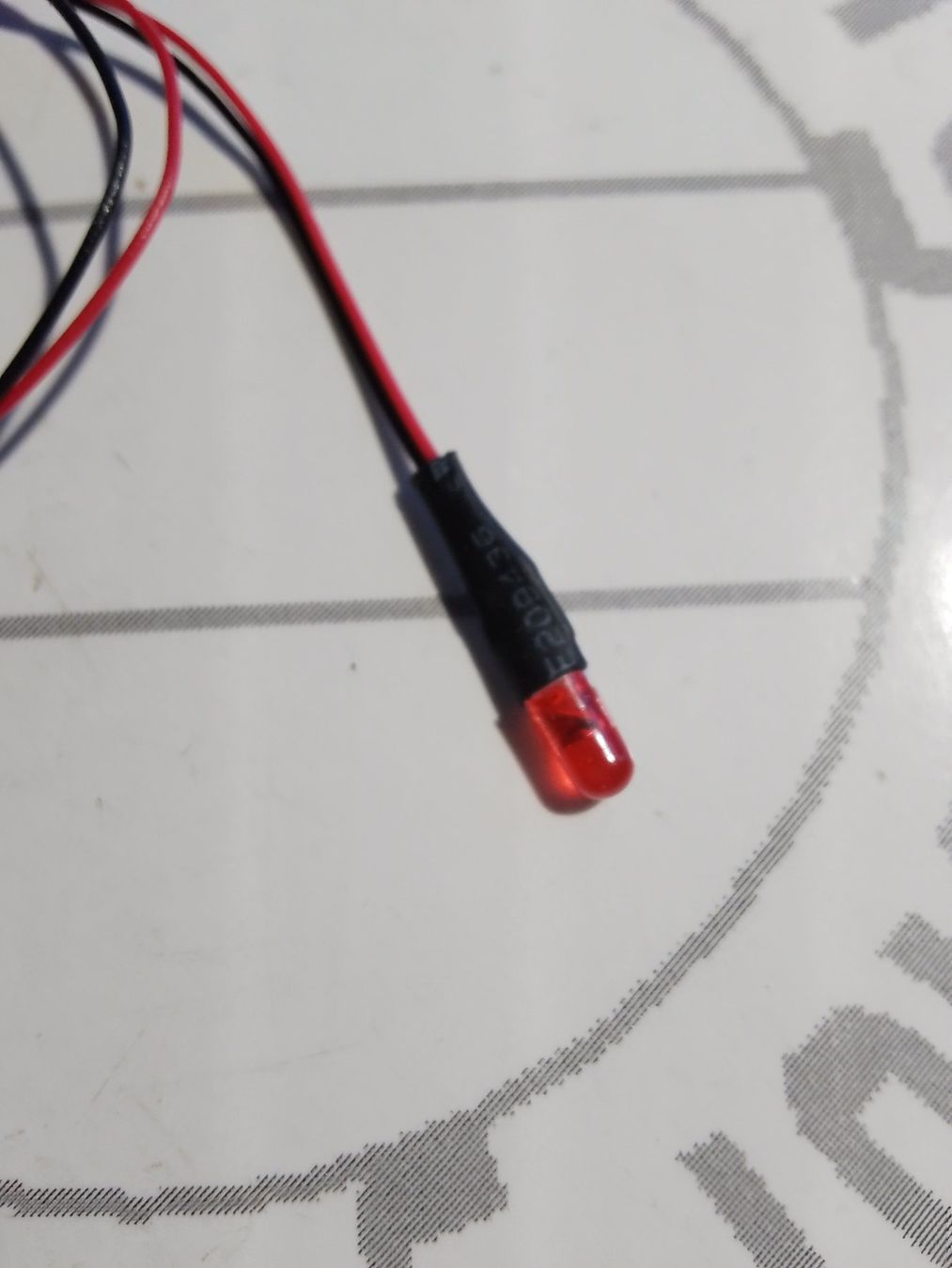 Componenti elettronici: LED rot diffus 3mm, randlos, verkabelt – Nuovo (secondo la descrizione) da Luzern venduto da Salefactory 1