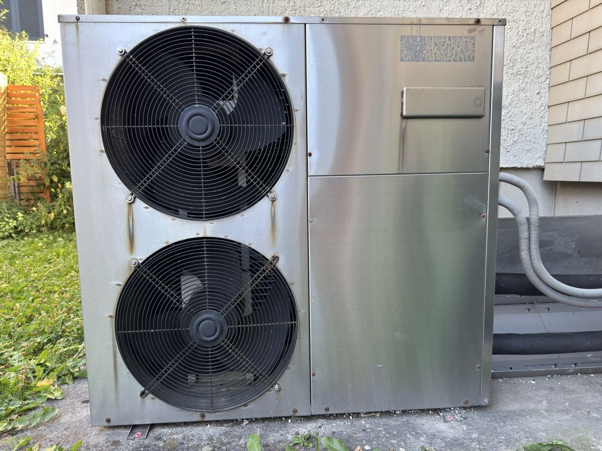 Radiatori: Wärmepumpe 13kW – Usato da Gwatt (Thun) venduto da Rw900