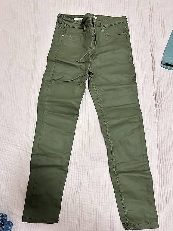 Pantaloni: Khakigrüne Lederhose – Usato da Zürich venduto da ruh_qrn7