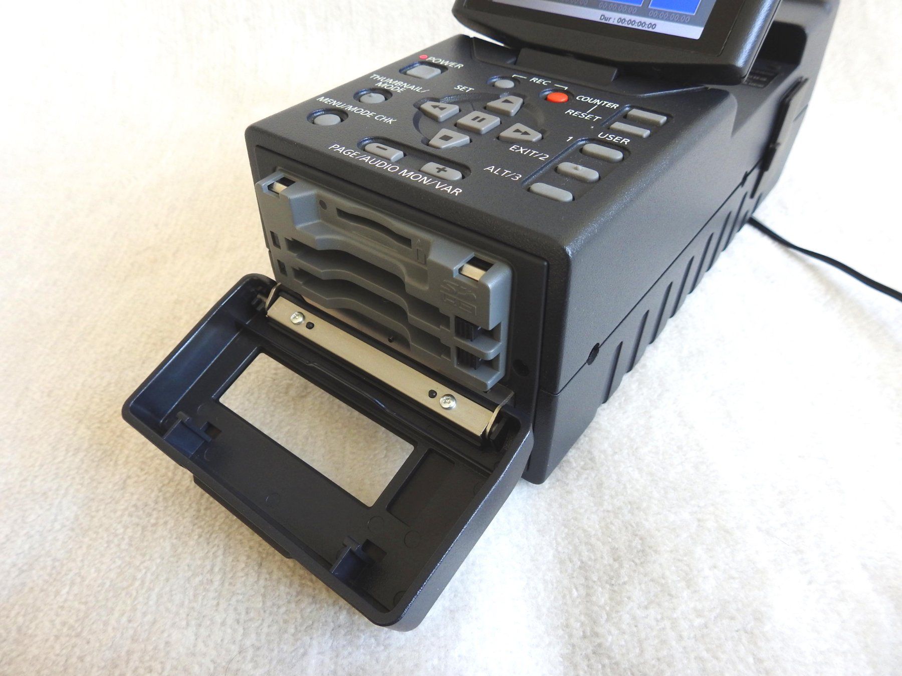 Panasonic Aufnahmegeräte: Panasonic AG-HPG20E P2 Memory Card Portable Recorder AVC int – Gebraucht aus Zürich von Malco0 3