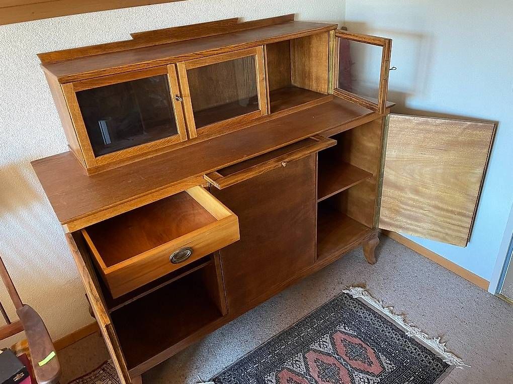 Credenze: Holzbuffet mit Vitrinenaufsatz (Gratis) – Usato da Volketswil venduto da Iki4Sales 1