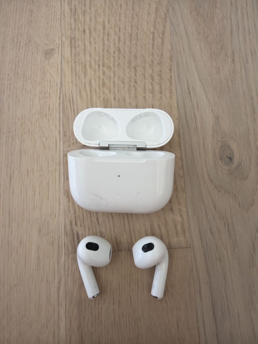 Apple Kopfhörer: Apple AirPods 3. Generation mit Case AB 1 CHF – Gebraucht aus Au ZH von eac_gm25