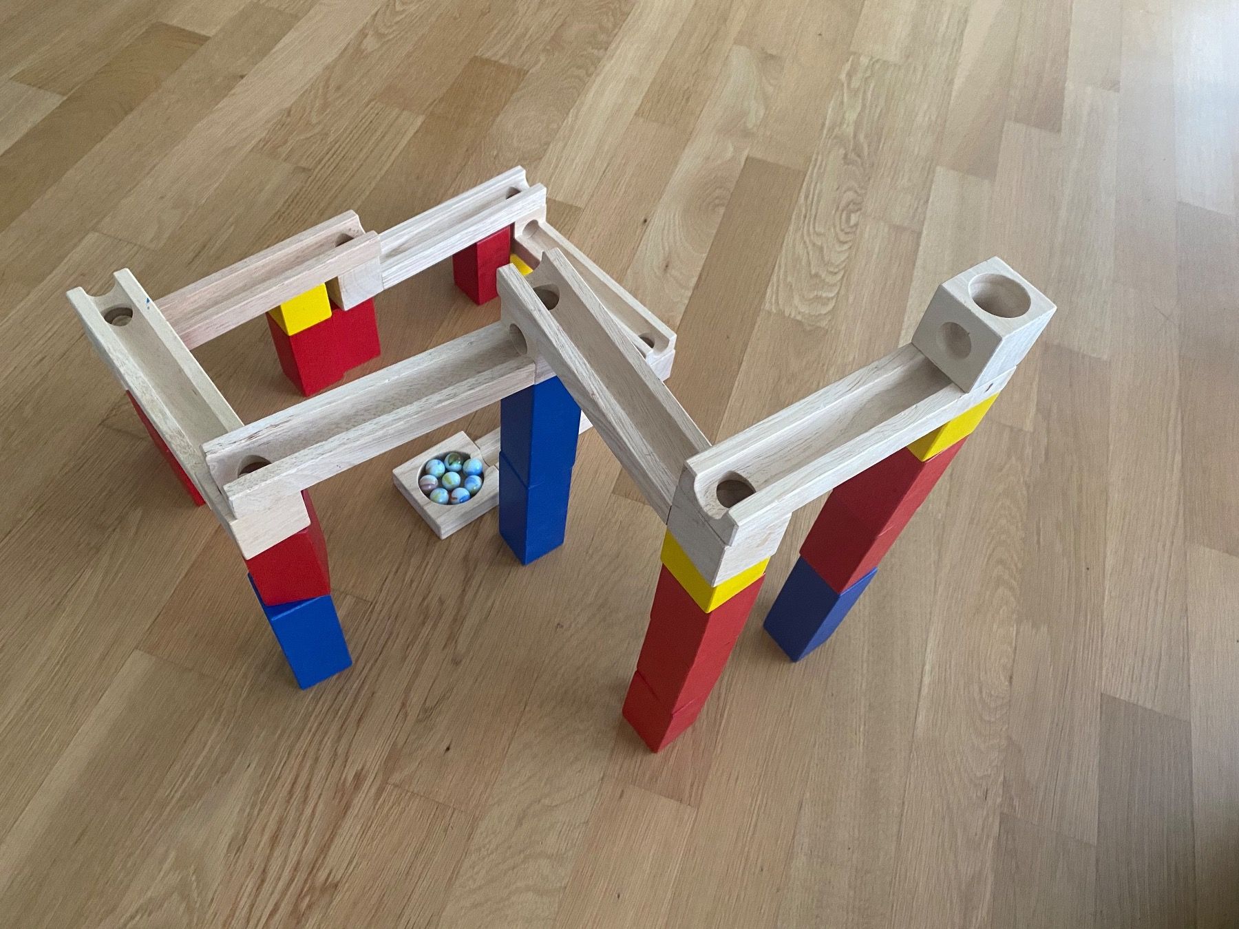 Spielzeuge: Kugelbahn aus Holz mit Murmeln – Gebraucht aus Ehrendingen von Uxaxa 3