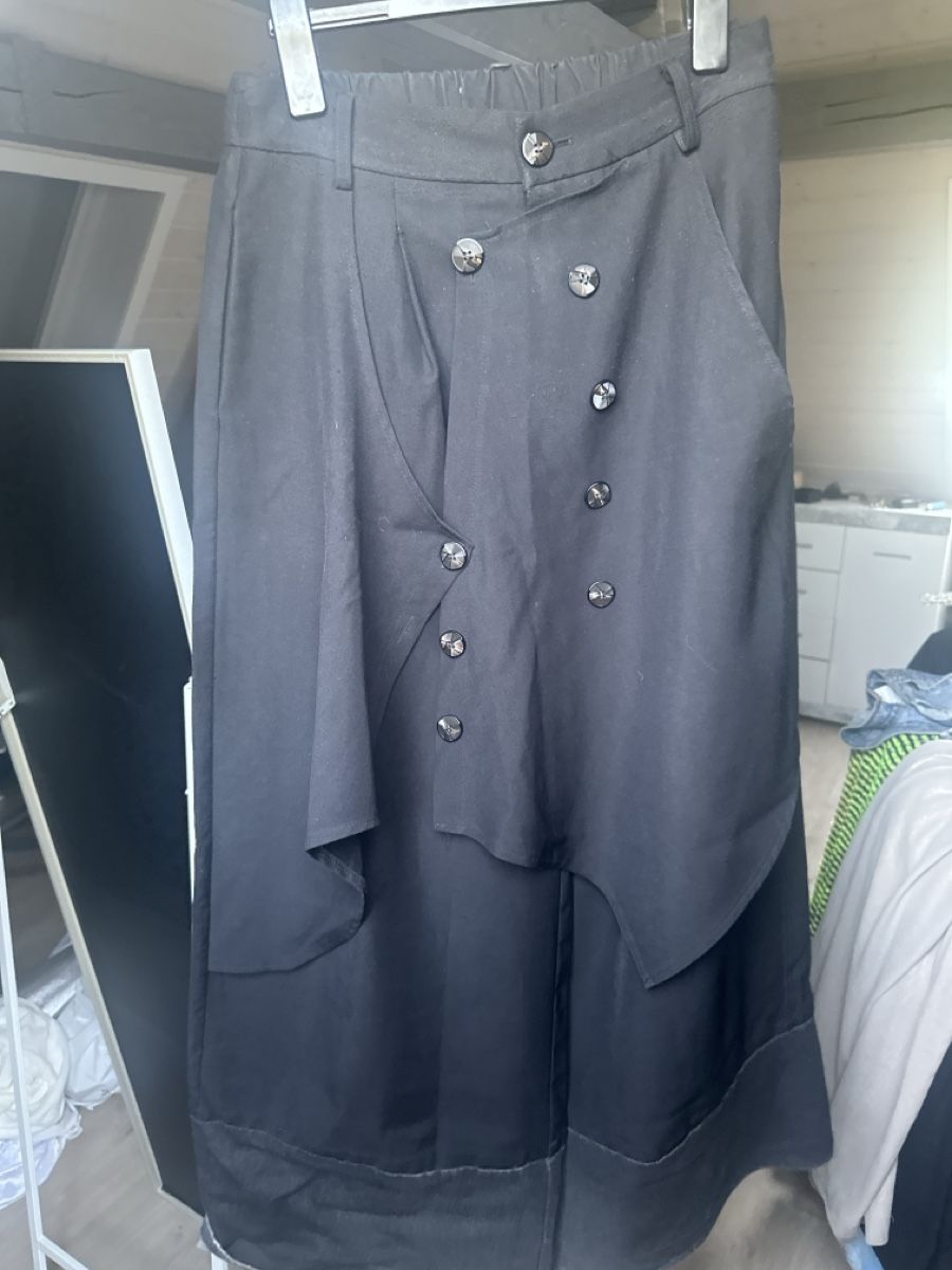 Pantaloni: NEVSTUDIO baggy/skirt Pants – Usato da St-Imier venduto da Baptthegreat