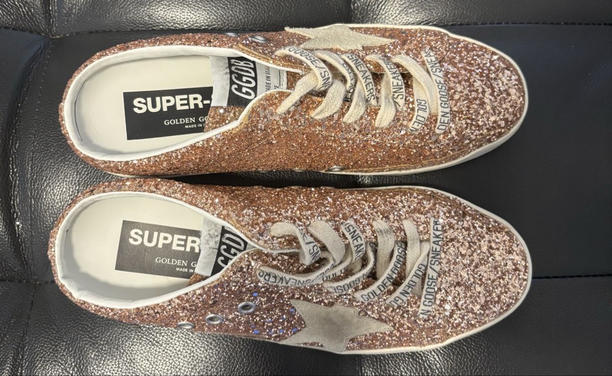 Golden Goose Scarpe da donna: Golden Goose Pink Glitter Sneakers – Usato da Chur venduto da Cuteclothes7k 2