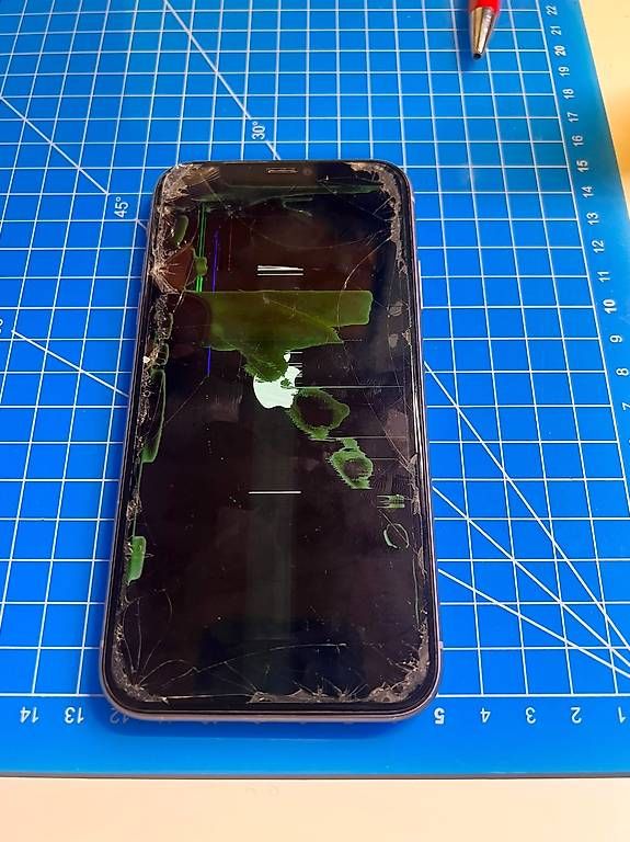Apple Telefoni cellulari / Smartphones: iPhone 11 Purple 128 Go  Écran à remplacer – Usato da Bursinel venduto da Blinkers 4