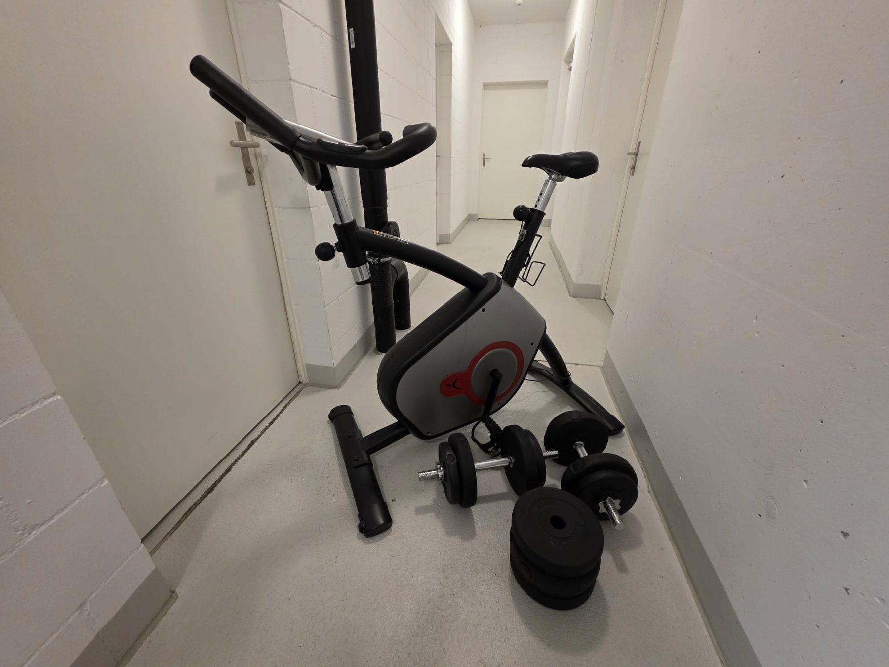 Vélos d'appartement: Heimtrainer + Hanteln, gebraucht – D'occasion à Oberlunkhofen par steggi_93