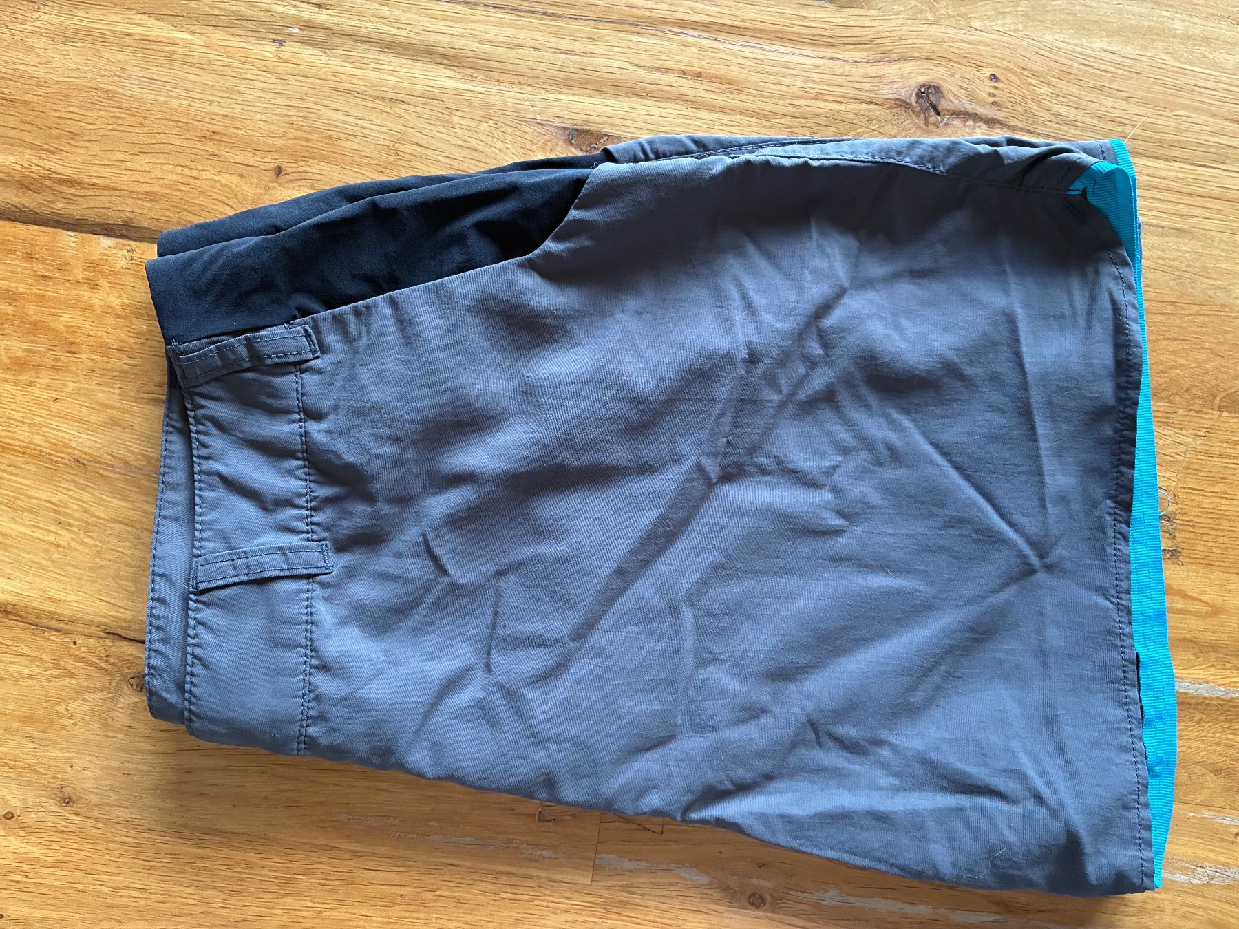 Decathlon Pantaloni: Damenwanderhose kurz. Grösse XS – Usato da Kräiligen venduto da MonteBerna 2