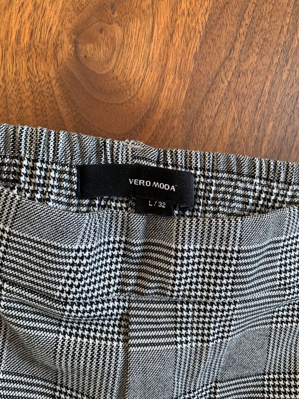 Vero Moda Pantaloni: Stoffhose kariert L/32 – Usato da Fehraltorf venduto da Nadja0205 3