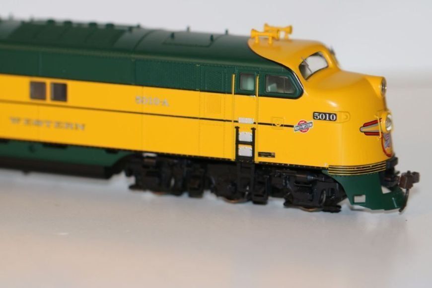 Broadway Modellini di ferrovie: Broadway Ltd H0: EMD E7A C&NW #5010A, mit Sound/DC/DCC – Nuovo e nell'imballaggio originale da Brüttisellen venduto da Rentner44zh 7