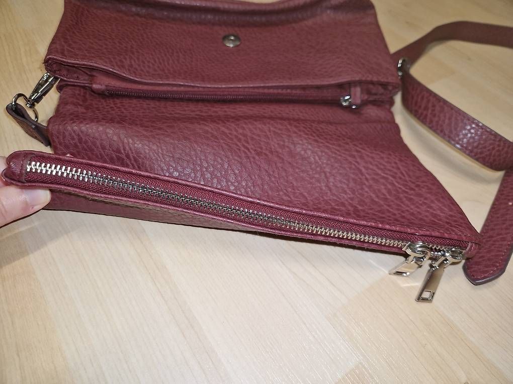 Sacs femmes: Dunkelrote Handtasche – D'occasion à Ostermundigen par mer_7kr7 2
