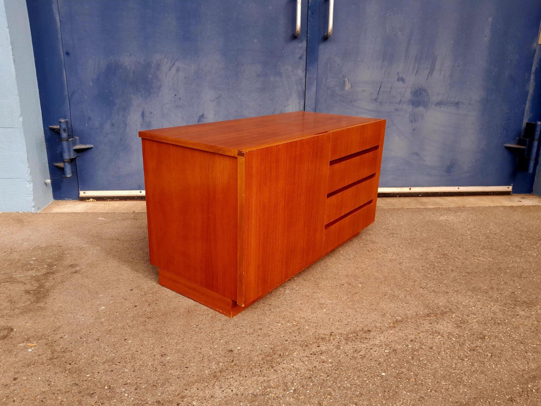Cassettiere: Vintage Kommode / Sideboard  - Swiss made – Usato da Männedorf venduto da Bel-view 2