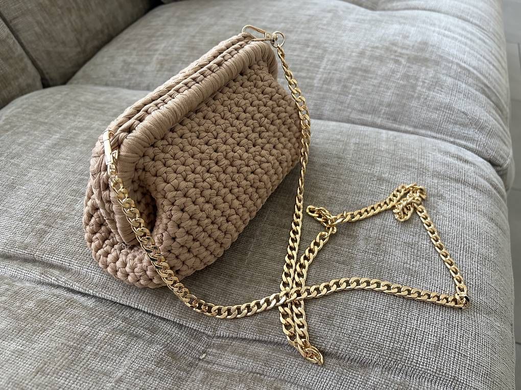 Borse da donna: Selbst gehäkelte Clutch Bag – Nuovo (secondo la descrizione) da Hinwil venduto da camposlu