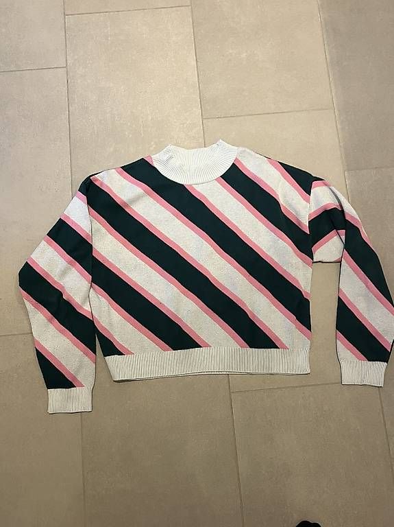 Pullover & Sweatshirts: Mango pullover – Gebraucht aus Zürich von mik_7hwr
