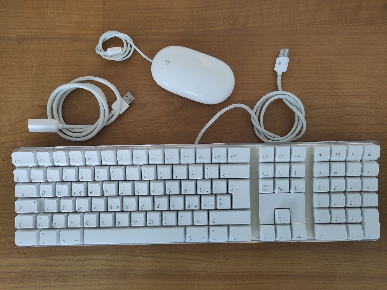 Apple Tastaturen: Apple Tastatur A1048 mit Maus – Gebraucht aus Bern von scandav