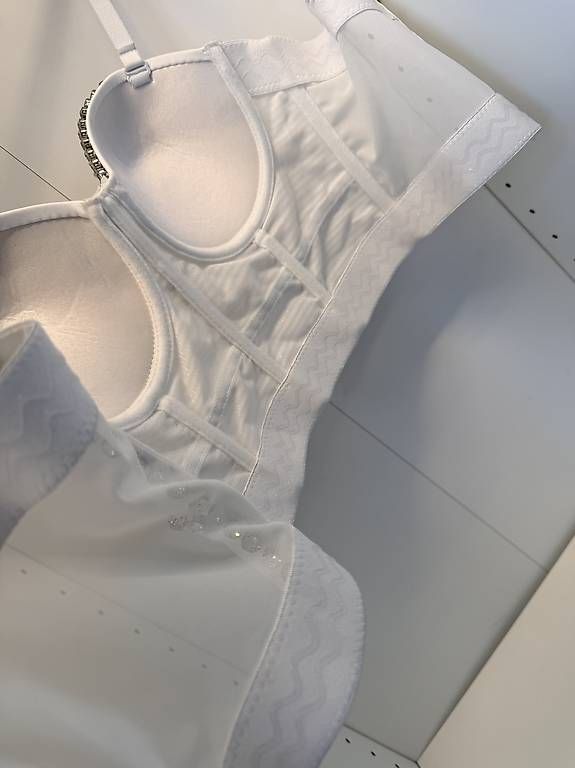 Top: Bustier blanc orné de strass  Taille S  État neuf – Nuovo (secondo la descrizione) da Biel/Bienne venduto da secondstore 8