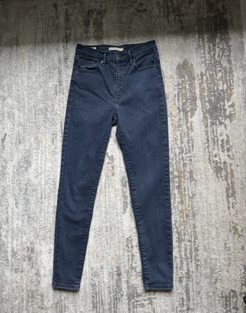 Levi’s miles jeans high waste like new! (size 27)