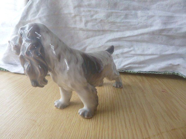 Figuren: Porzellanhunde – Gebraucht aus Neu St. Johann von Isputnik 6