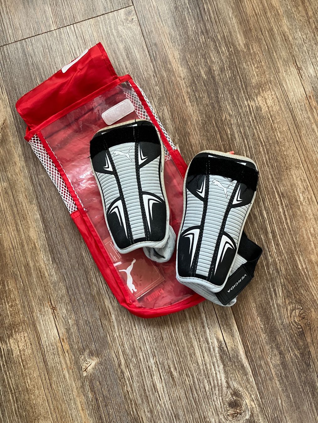 Puma Protezioni & Imbottiture: Puma Fussball Schienbeinschoner – Usato da Ernetschwil venduto da Airboom
