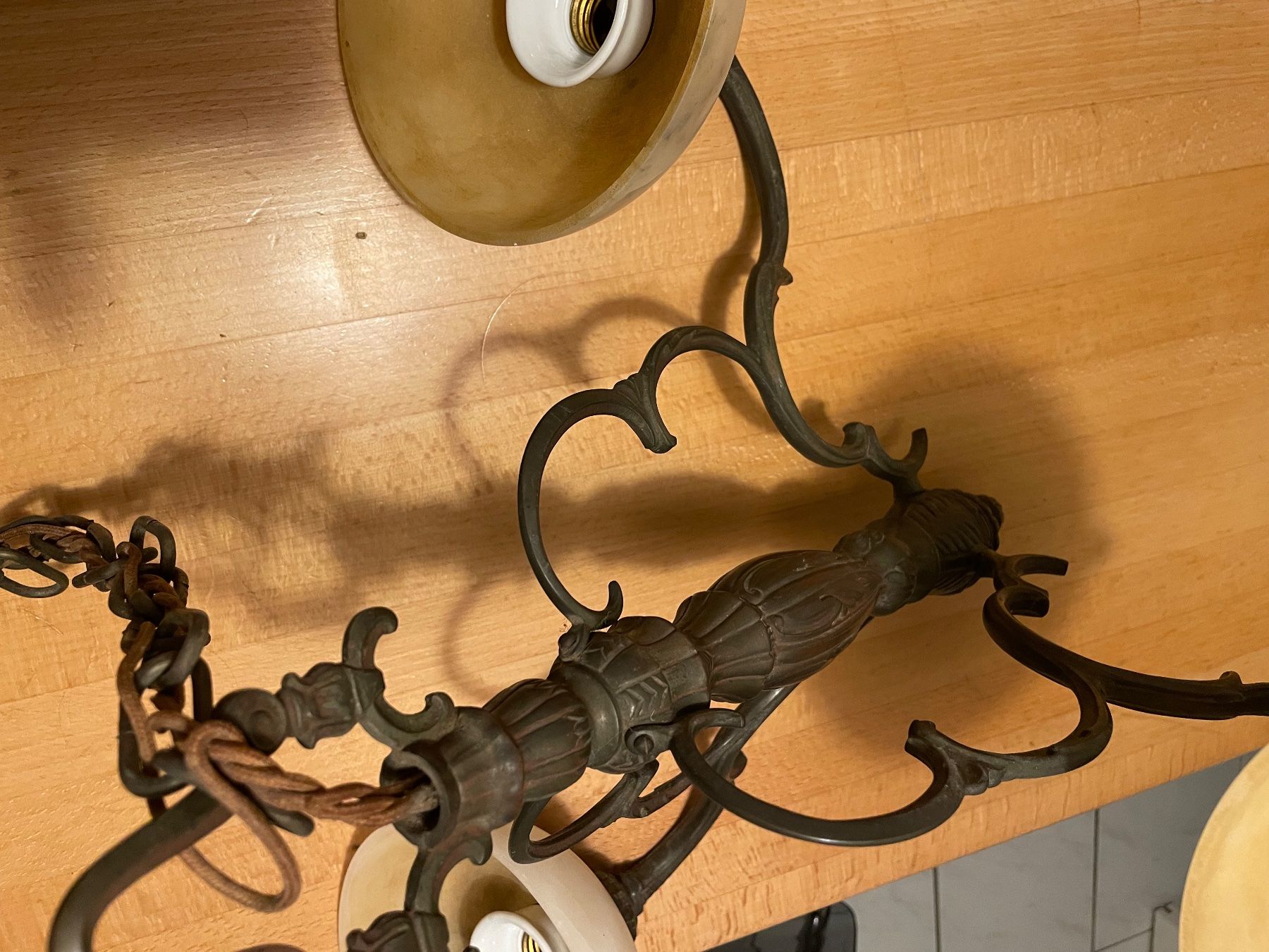 Kronleuchter & Deckenlampen: Antike Lampe/Deckenlampe mit Alabaster-Schirmen! – Gebraucht aus Möhlin von Optik57 6
