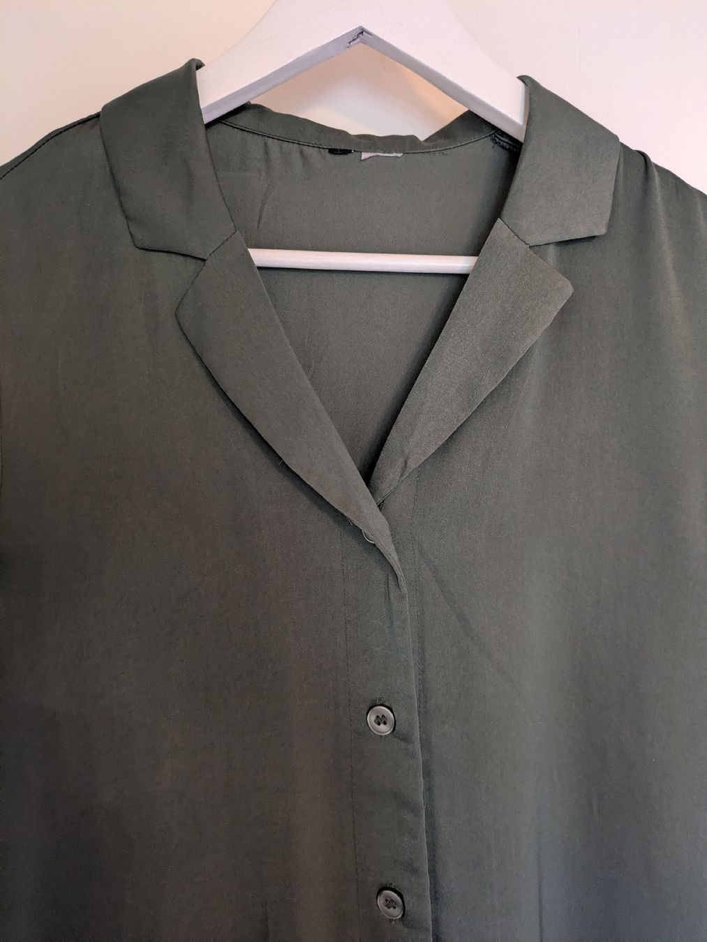 Robes: Hemdkleid oliv - glanz – D'occasion à Schwyz par Magdalena86 1