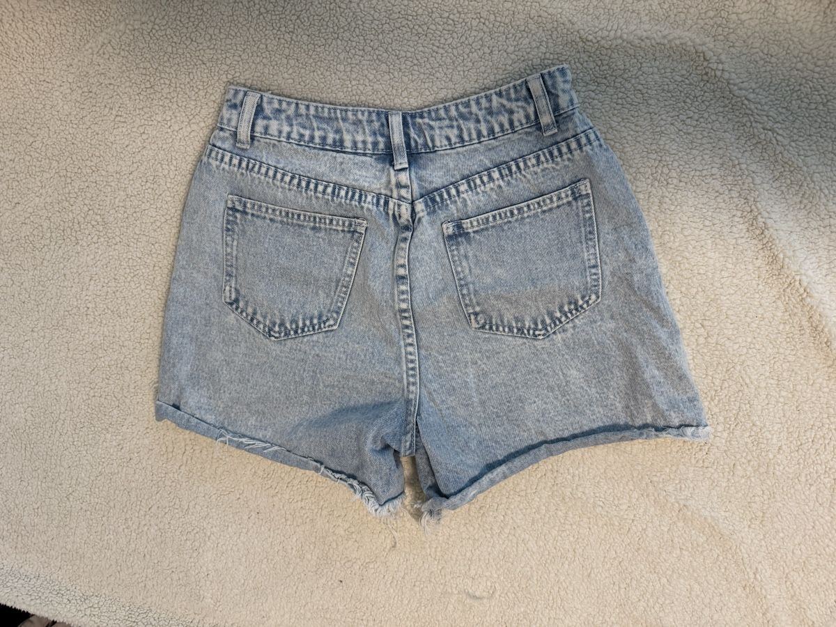 Pantaloni: Sommer Jeans Short Denim hellblau, Gr. S, – Usato da Zürich venduto da kiwi2309 1