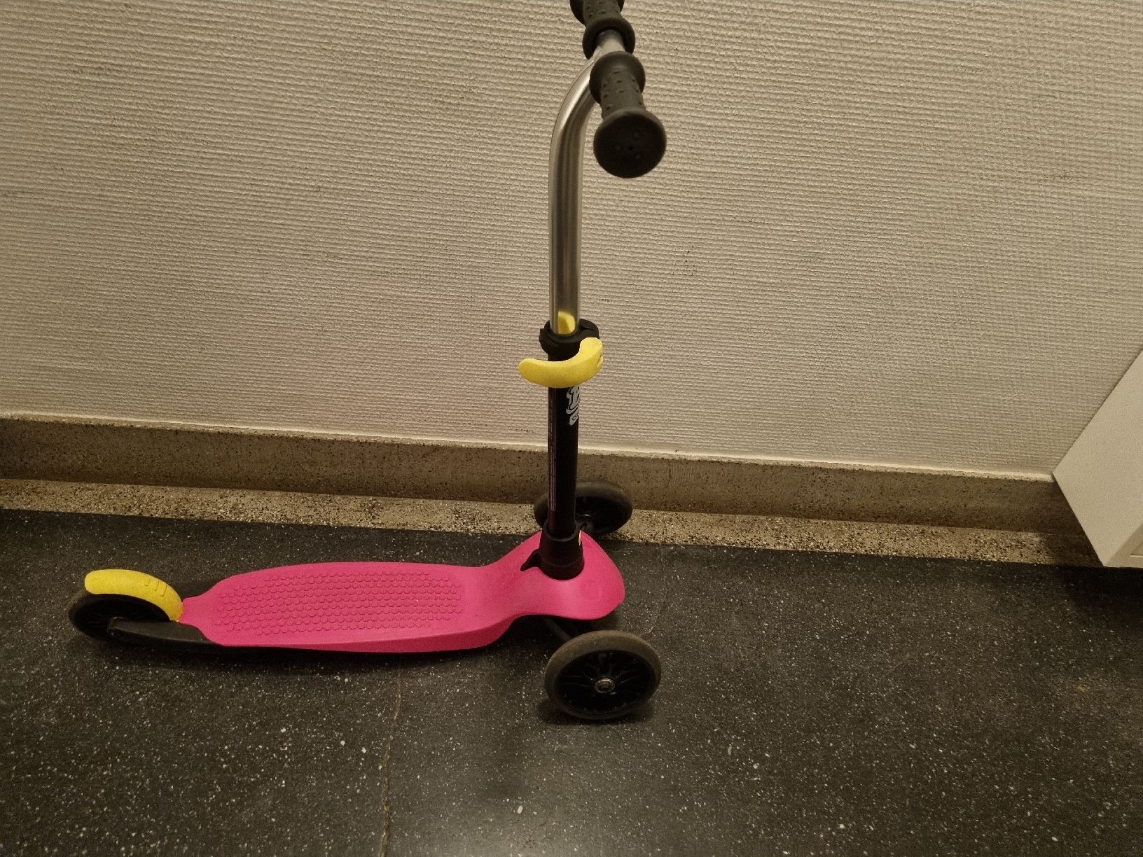 Oxelo Kickboard: roller trotti kickboard – Usato da Basel venduto da Waranwaran