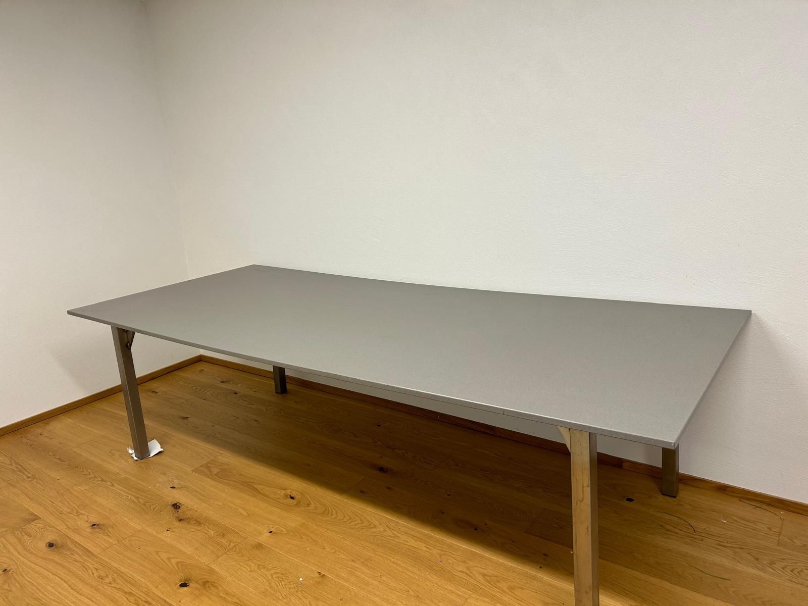 Tische: Steintisch mit Edelstahlgestell – Gebraucht aus Gams von M.He