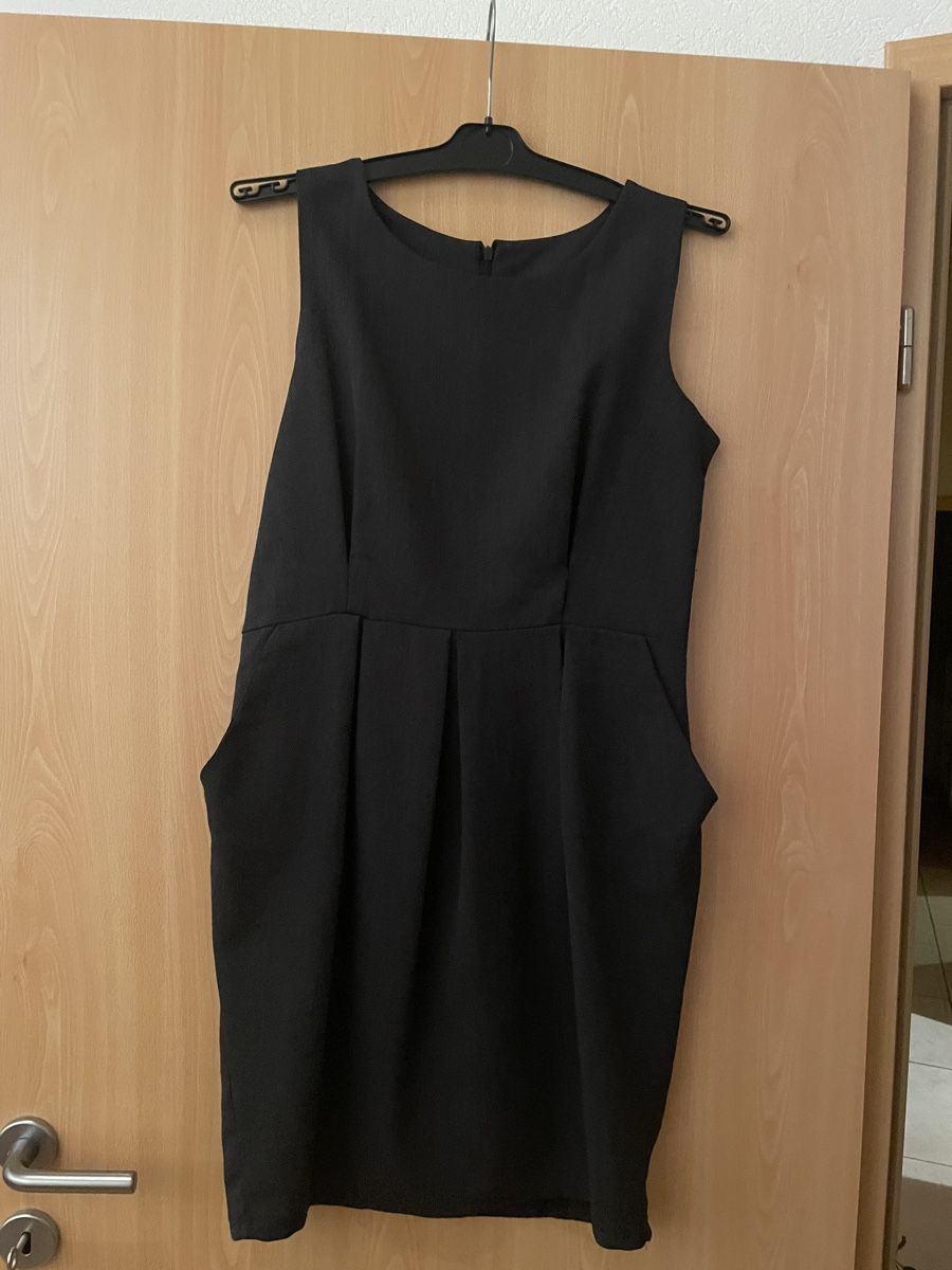 Vestiti: Robe grise foncée élégante taille M – Usato da Montmollin venduto da alexrey
