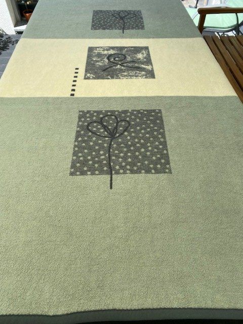 Decken: Schöne Wolldecken mit Blumenmuster, Top Zustand! – Gebraucht aus Ergisch von July64 2