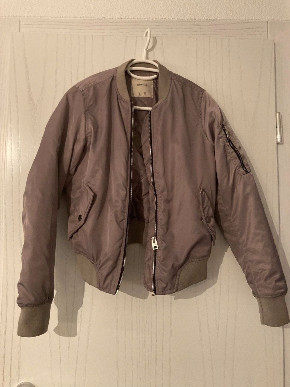 Giacche: Bomberjacke pull and bear grau gr. S – Usato da Fislisbach venduto da secondhandF