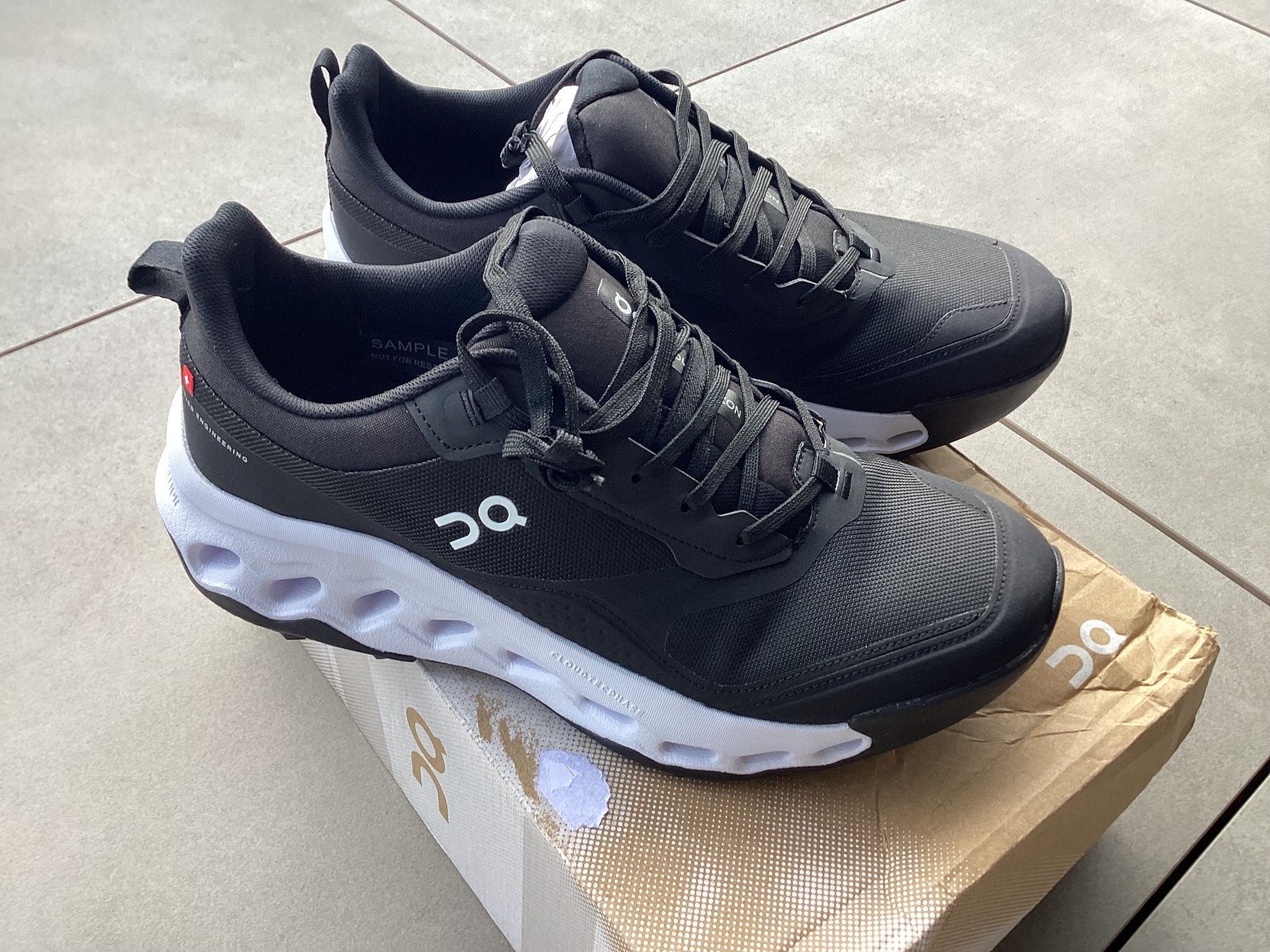 On Scarpe da uomo: ON Cloudleap, Waterproof, Black/White, Grösse: 44, fabrikneu – Nuovo e nell'imballaggio originale da Haag (Rheintal) venduto da Rega